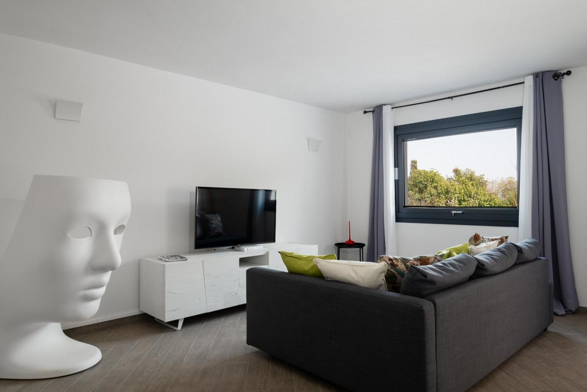 Wlofts 11, 12 & 14 By Klodge Olbia Luaran gambar